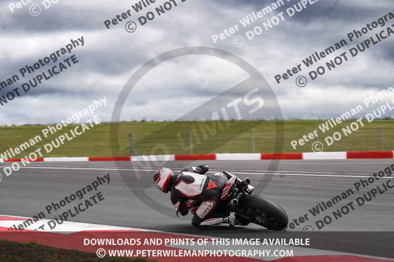 cadwell no limits trackday;cadwell park;cadwell park photographs;cadwell trackday photographs;enduro digital images;event digital images;eventdigitalimages;navarra;no limits trackdays;peter wileman photography;racing digital images;trackday digital images;trackday photos